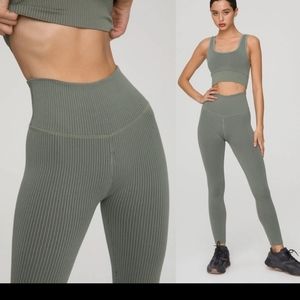 Good American  high waisted sage ribbed core workout leggings  xs
